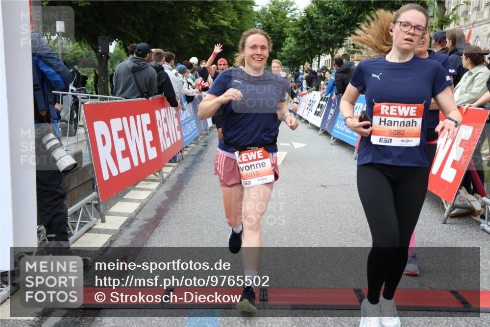 14.06.2026 - REWE Women's Run Strokosch-Dieckow http://msf.ph/oto/9765502 14.06.2026 11:02:18 Ziel 5027, 5049, 5121, 5310, 5456, 5514, 5561, 5601, 5608, 5610, 5865, 5882, 5992, 6060 meine-sportfotos.de