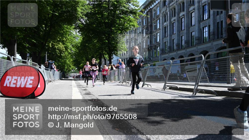14.06.2026 - REWE Women's Run J. Mangold http://msf.ph/oto/9765508 14.06.2026 11:36:25 Ziel 137, 157, 163, 182, 184, 187, 205, 211, 301, 309, 330, 368, 370 meine-sportfotos.de