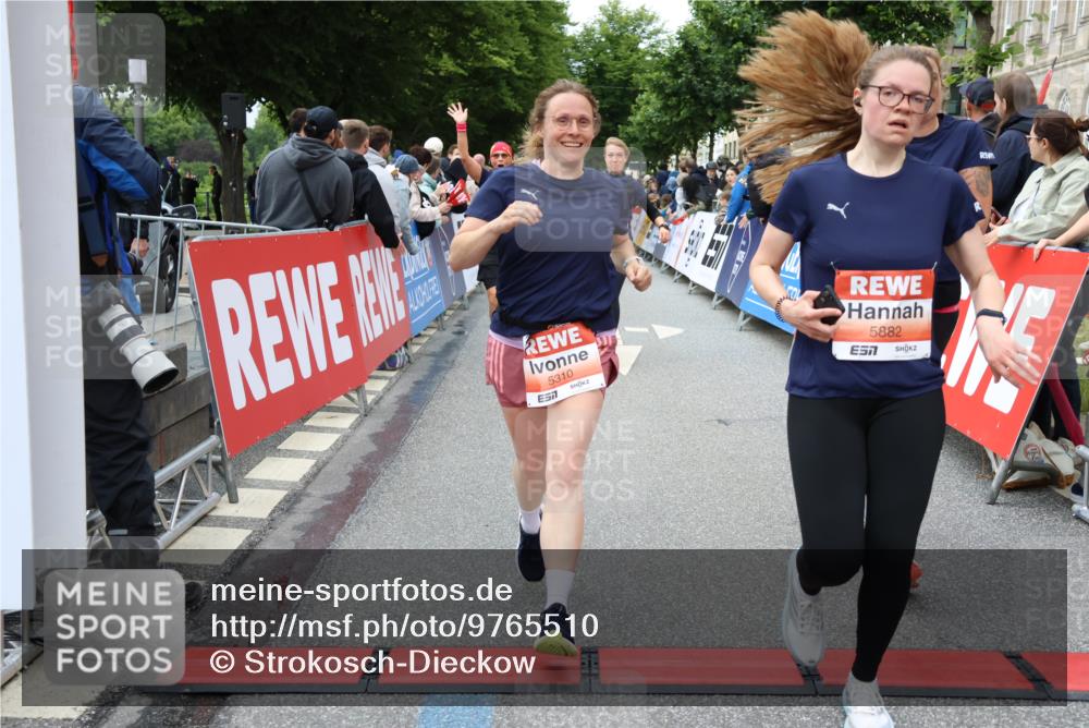 14.06.2026 - REWE Women's Run Strokosch-Dieckow http://msf.ph/oto/9765510 14.06.2026 11:02:18 Ziel 5027, 5049, 5121, 5310, 5456, 5514, 5561, 5601, 5608, 5610, 5865, 5882, 5992, 6060 meine-sportfotos.de