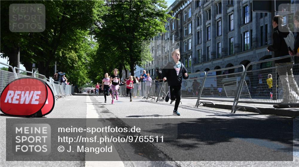 14.06.2026 - REWE Women's Run J. Mangold http://msf.ph/oto/9765511 14.06.2026 11:36:25 Ziel 137, 157, 163, 182, 184, 187, 205, 211, 301, 309, 330, 368, 370 meine-sportfotos.de