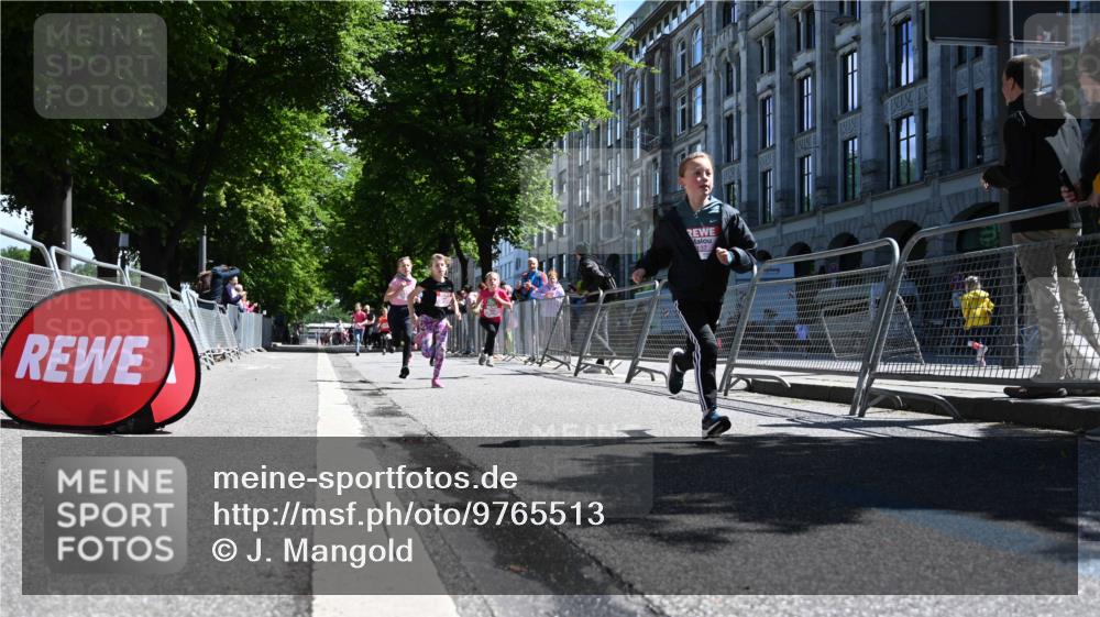 14.06.2026 - REWE Women's Run J. Mangold http://msf.ph/oto/9765513 14.06.2026 11:36:25 Ziel 137, 157, 163, 182, 184, 187, 205, 211, 301, 309, 330, 368, 370 meine-sportfotos.de