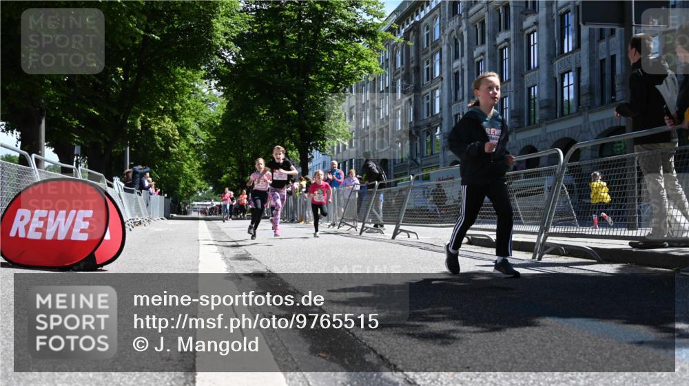 14.06.2026 - REWE Women's Run J. Mangold http://msf.ph/oto/9765515 14.06.2026 11:36:25 Ziel 137, 157, 163, 182, 184, 187, 205, 211, 301, 309, 330, 368, 370 meine-sportfotos.de