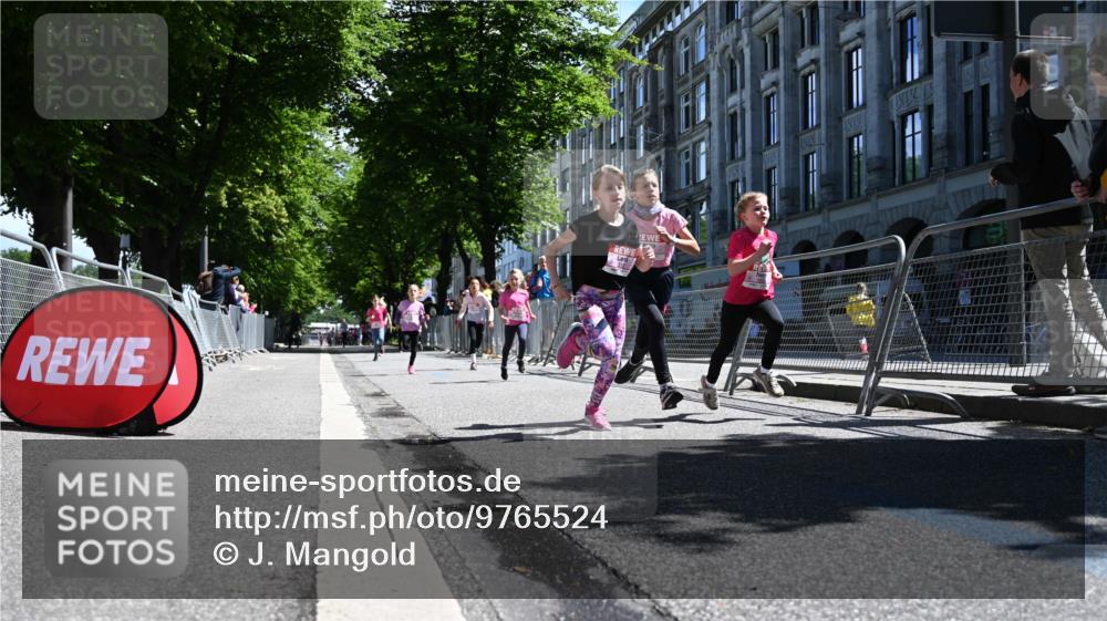 14.06.2026 - REWE Women's Run J. Mangold http://msf.ph/oto/9765524 14.06.2026 11:36:27 Ziel 137, 157, 158, 163, 182, 184, 204, 205, 211, 330, 368, 370 meine-sportfotos.de