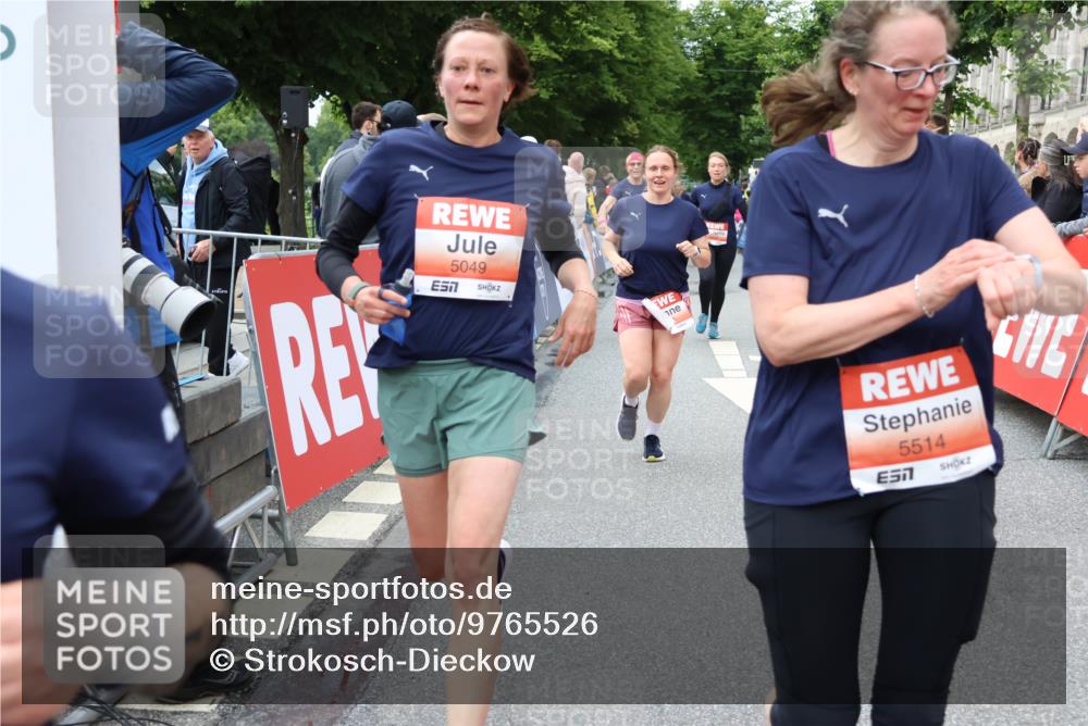 14.06.2026 - REWE Women's Run Strokosch-Dieckow http://msf.ph/oto/9765526 14.06.2026 11:02:17 Ziel 5027, 5049, 5121, 5310, 5410, 5456, 5514, 5546, 5561, 5601, 5607, 5608, 5609, 5610, 5865, 5882, 5992, 6060 meine-sportfotos.de