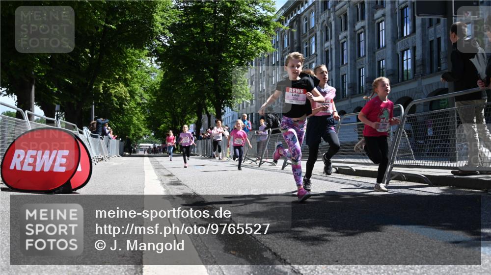 14.06.2026 - REWE Women's Run J. Mangold http://msf.ph/oto/9765527 14.06.2026 11:36:27 Ziel 137, 157, 158, 163, 182, 184, 204, 205, 211, 330, 368, 370 meine-sportfotos.de