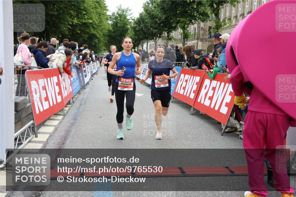 14.06.2026 - REWE Women's Run Strokosch-Dieckow http://msf.ph/oto/9765530 14.06.2026 10:57:09 Ziel 5021, 5074, 5209, 5218, 5552, 5640, 5804, 5964 meine-sportfotos.de