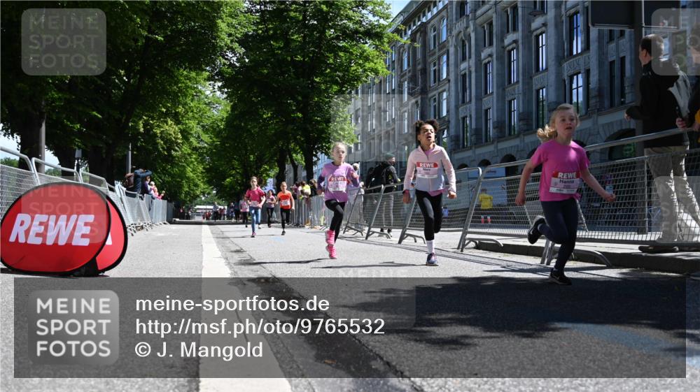 14.06.2026 - REWE Women's Run J. Mangold http://msf.ph/oto/9765532 14.06.2026 11:36:28 Ziel 137, 157, 158, 163, 182, 184, 204, 205, 330, 367, 368, 370 meine-sportfotos.de