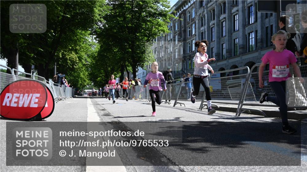 14.06.2026 - REWE Women's Run J. Mangold http://msf.ph/oto/9765533 14.06.2026 11:36:29 Ziel 137, 157, 158, 163, 182, 184, 204, 205, 330, 367, 370 meine-sportfotos.de