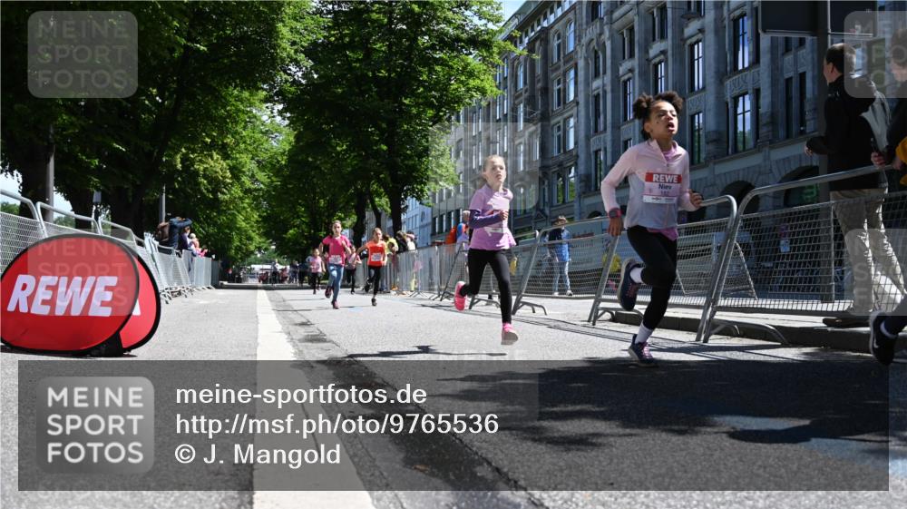 14.06.2026 - REWE Women's Run J. Mangold http://msf.ph/oto/9765536 14.06.2026 11:36:29 Ziel 137, 157, 158, 163, 182, 184, 204, 205, 330, 367, 370 meine-sportfotos.de