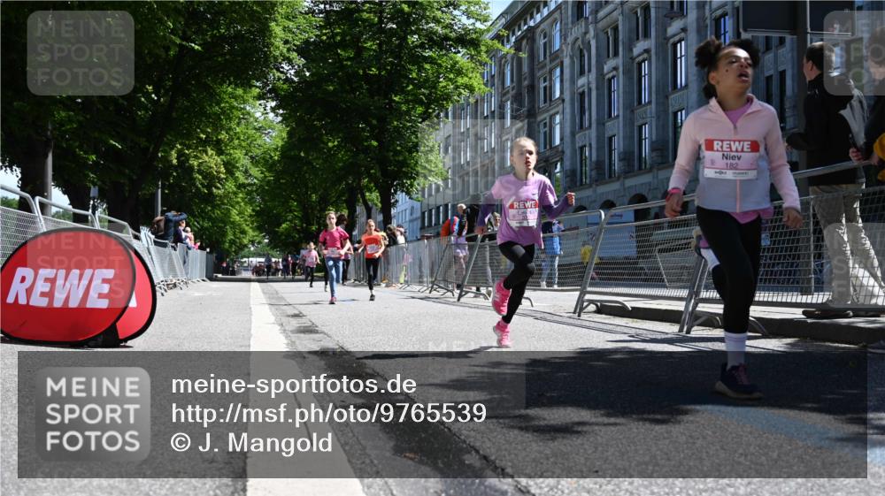 14.06.2026 - REWE Women's Run J. Mangold http://msf.ph/oto/9765539 14.06.2026 11:36:29 Ziel 137, 157, 158, 163, 182, 184, 204, 205, 330, 367, 370 meine-sportfotos.de