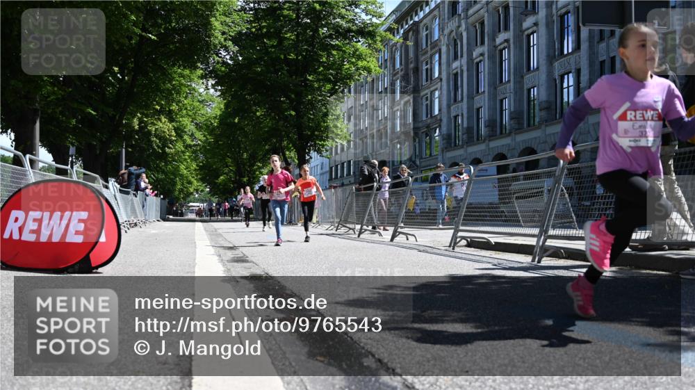 14.06.2026 - REWE Women's Run J. Mangold http://msf.ph/oto/9765543 14.06.2026 11:36:30 Ziel 157, 158, 163, 182, 184, 193, 204, 205, 330, 367, 370 meine-sportfotos.de