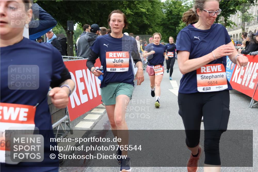 14.06.2026 - REWE Women's Run Strokosch-Dieckow http://msf.ph/oto/9765544 14.06.2026 11:02:16 Ziel 5027, 5049, 5121, 5170, 5310, 5410, 5456, 5514, 5546, 5561, 5601, 5607, 5608, 5609, 5610, 5865, 5882, 5992, 6060 meine-sportfotos.de