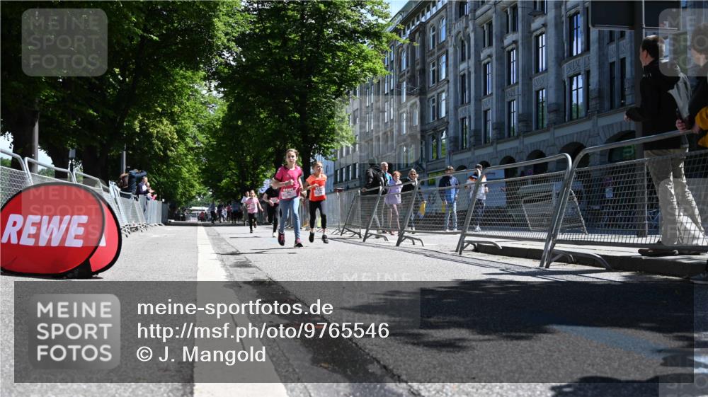 14.06.2026 - REWE Women's Run J. Mangold http://msf.ph/oto/9765546 14.06.2026 11:36:30 Ziel 157, 158, 163, 182, 184, 193, 204, 205, 330, 367, 370 meine-sportfotos.de