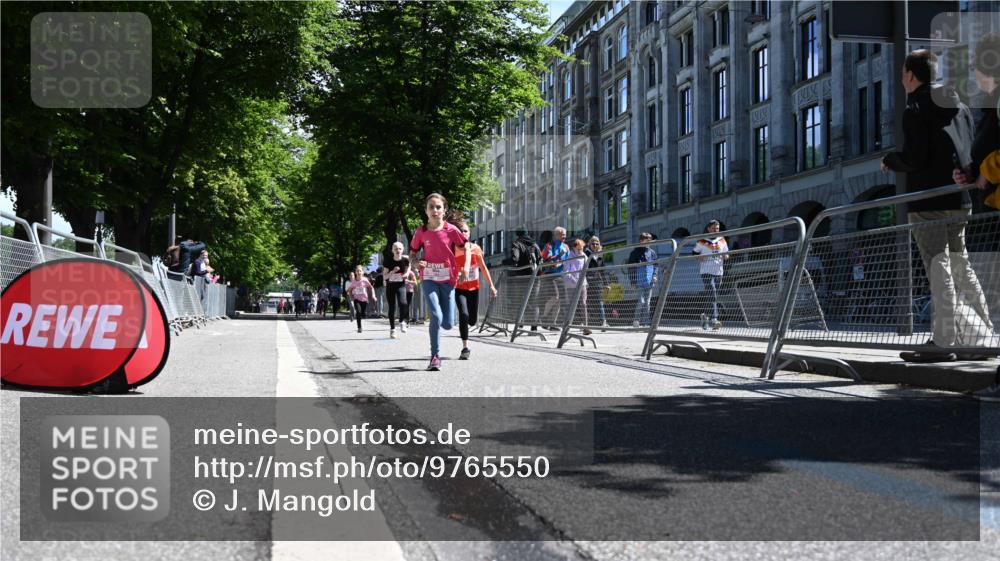 14.06.2026 - REWE Women's Run J. Mangold http://msf.ph/oto/9765550 14.06.2026 11:36:31 Ziel 158, 182, 184, 193, 204, 205, 354, 367, 370 meine-sportfotos.de