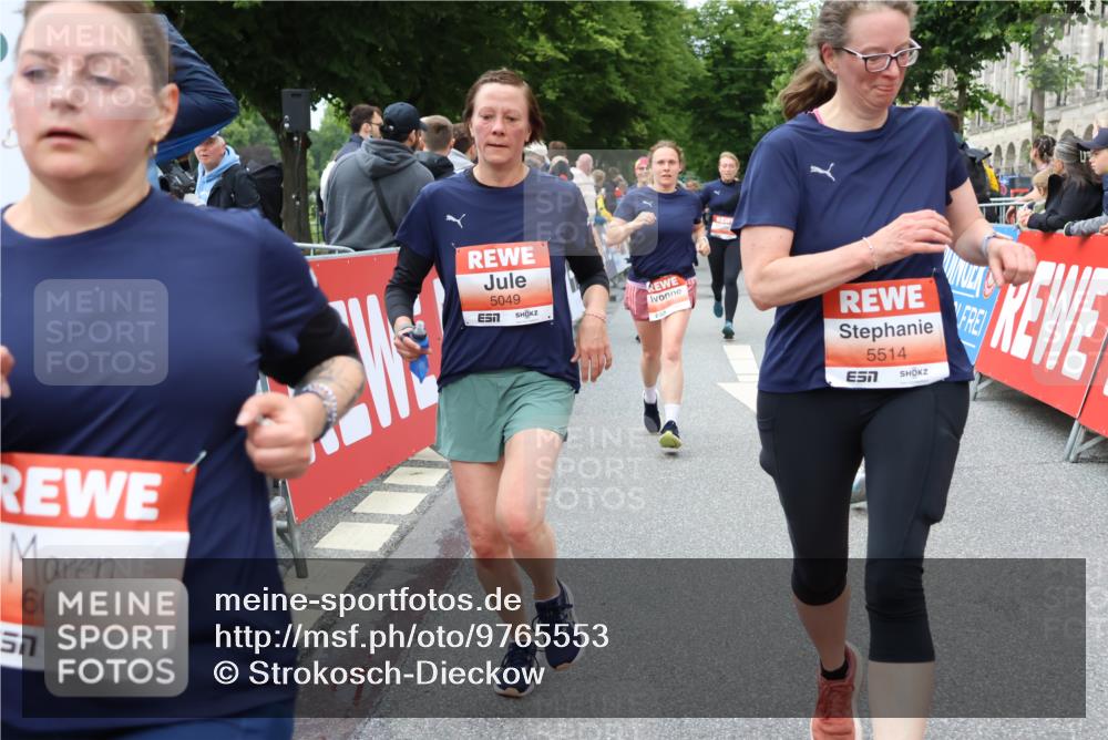14.06.2026 - REWE Women's Run Strokosch-Dieckow http://msf.ph/oto/9765553 14.06.2026 11:02:16 Ziel 5027, 5049, 5121, 5170, 5310, 5410, 5456, 5514, 5546, 5561, 5601, 5607, 5608, 5609, 5610, 5865, 5882, 5992, 6060 meine-sportfotos.de