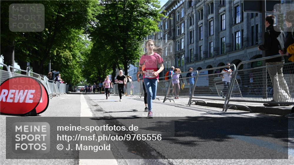 14.06.2026 - REWE Women's Run J. Mangold http://msf.ph/oto/9765556 14.06.2026 11:36:31 Ziel 158, 182, 184, 193, 204, 205, 354, 367, 370 meine-sportfotos.de