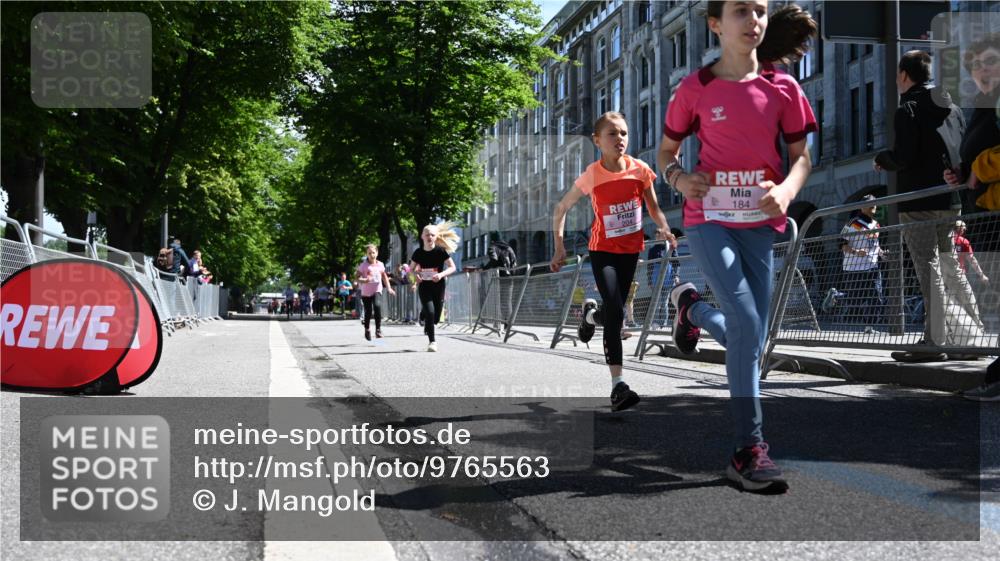 14.06.2026 - REWE Women's Run J. Mangold http://msf.ph/oto/9765563 14.06.2026 11:36:32 Ziel 158, 168, 182, 184, 193, 204, 205, 354, 359, 367, 370 meine-sportfotos.de