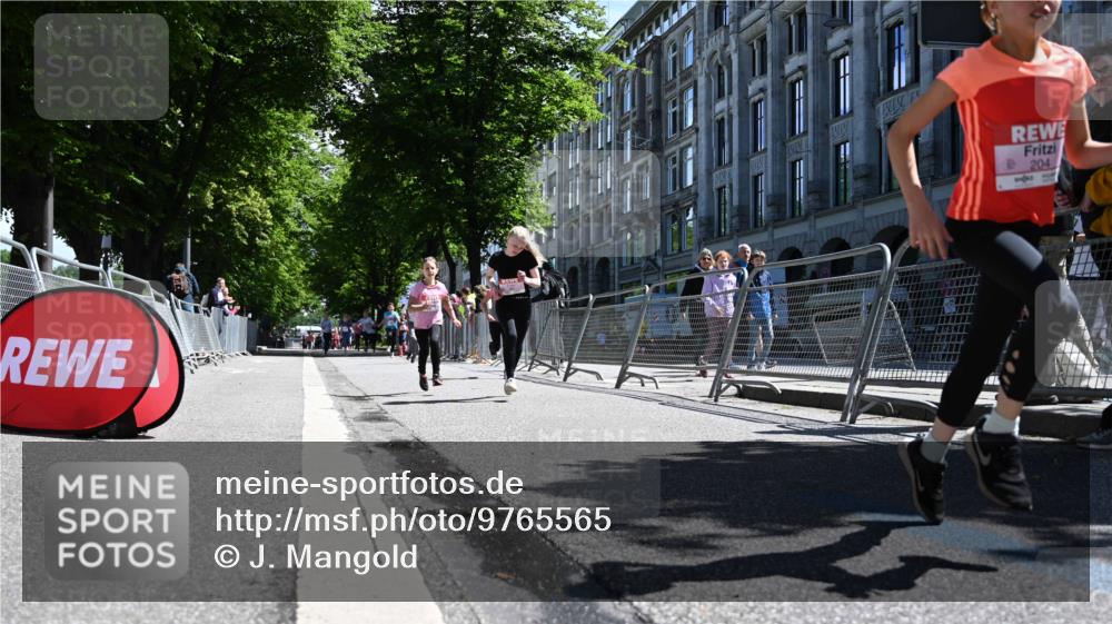 14.06.2026 - REWE Women's Run J. Mangold http://msf.ph/oto/9765565 14.06.2026 11:36:32 Ziel 158, 168, 182, 184, 193, 204, 205, 354, 359, 367, 370 meine-sportfotos.de