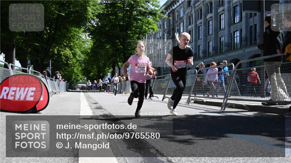 14.06.2026 - REWE Women's Run J. Mangold http://msf.ph/oto/9765580 14.06.2026 11:36:34 Ziel 136, 158, 168, 184, 193, 204, 251, 354, 359, 367 meine-sportfotos.de