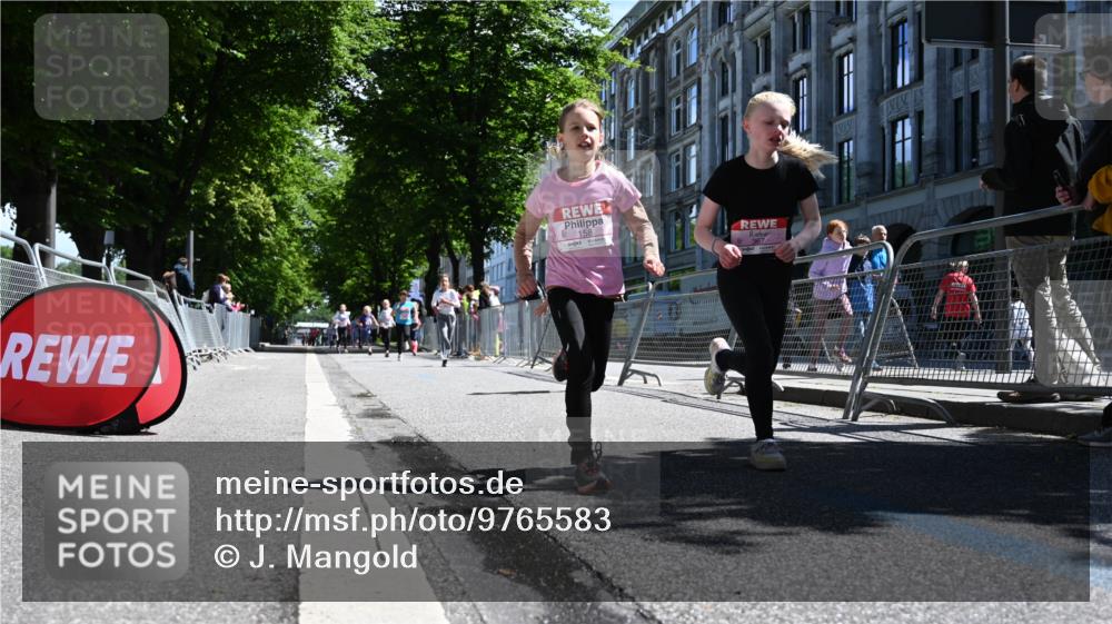 14.06.2026 - REWE Women's Run J. Mangold http://msf.ph/oto/9765583 14.06.2026 11:36:34 Ziel 136, 158, 168, 184, 193, 204, 251, 354, 359, 367 meine-sportfotos.de