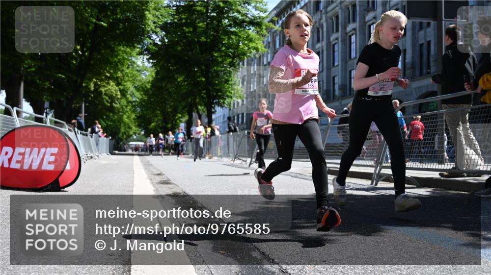 14.06.2026 - REWE Women's Run J. Mangold http://msf.ph/oto/9765585 14.06.2026 11:36:34 Ziel 136, 158, 168, 184, 193, 204, 251, 354, 359, 367 meine-sportfotos.de