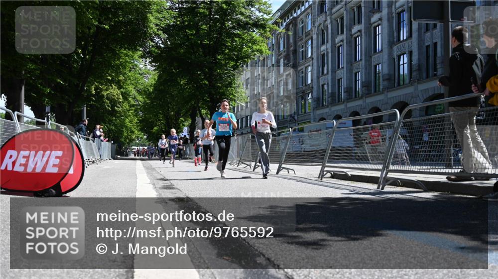 14.06.2026 - REWE Women's Run J. Mangold http://msf.ph/oto/9765592 14.06.2026 11:36:37 Ziel 136, 158, 168, 193, 251, 354, 359, 363, 367 meine-sportfotos.de