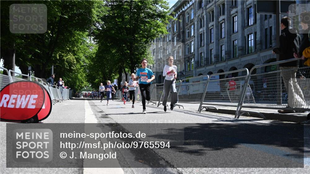 14.06.2026 - REWE Women's Run J. Mangold http://msf.ph/oto/9765594 14.06.2026 11:36:37 Ziel 136, 158, 168, 193, 251, 354, 359, 363, 367 meine-sportfotos.de