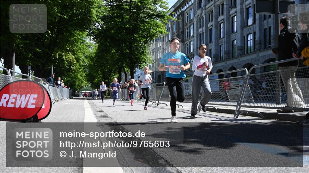 14.06.2026 - REWE Women's Run J. Mangold http://msf.ph/oto/9765603 14.06.2026 11:36:38 Ziel 136, 168, 193, 251, 354, 359, 363, 367 meine-sportfotos.de