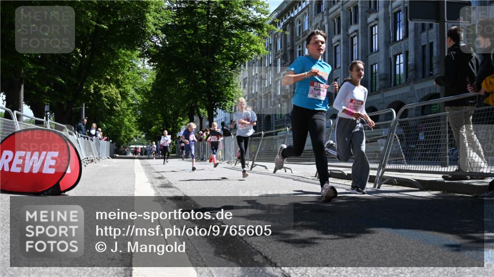 14.06.2026 - REWE Women's Run J. Mangold http://msf.ph/oto/9765605 14.06.2026 11:36:38 Ziel 136, 168, 193, 251, 354, 359, 363, 367 meine-sportfotos.de