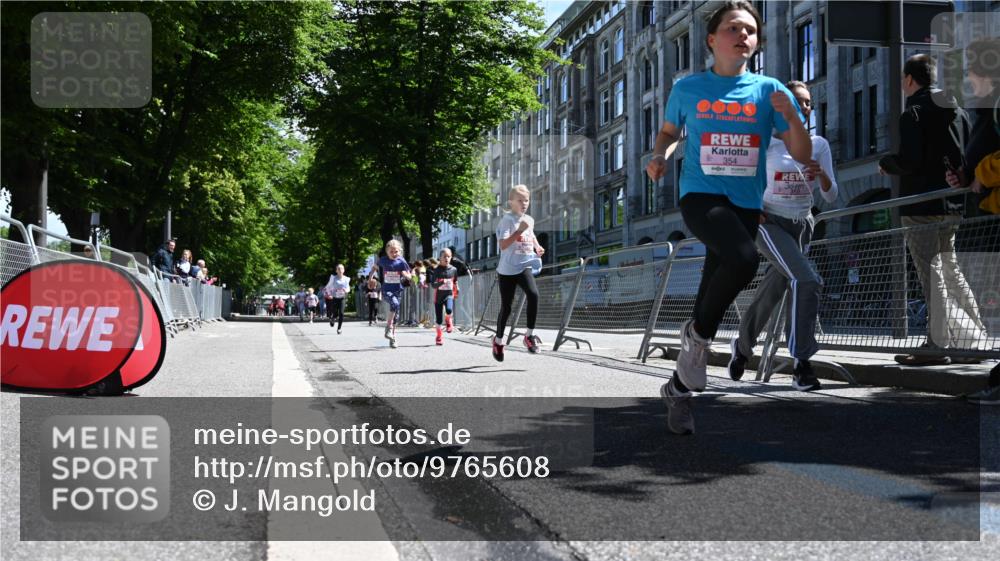 14.06.2026 - REWE Women's Run J. Mangold http://msf.ph/oto/9765608 14.06.2026 11:36:38 Ziel 136, 168, 193, 251, 354, 359, 363, 367 meine-sportfotos.de