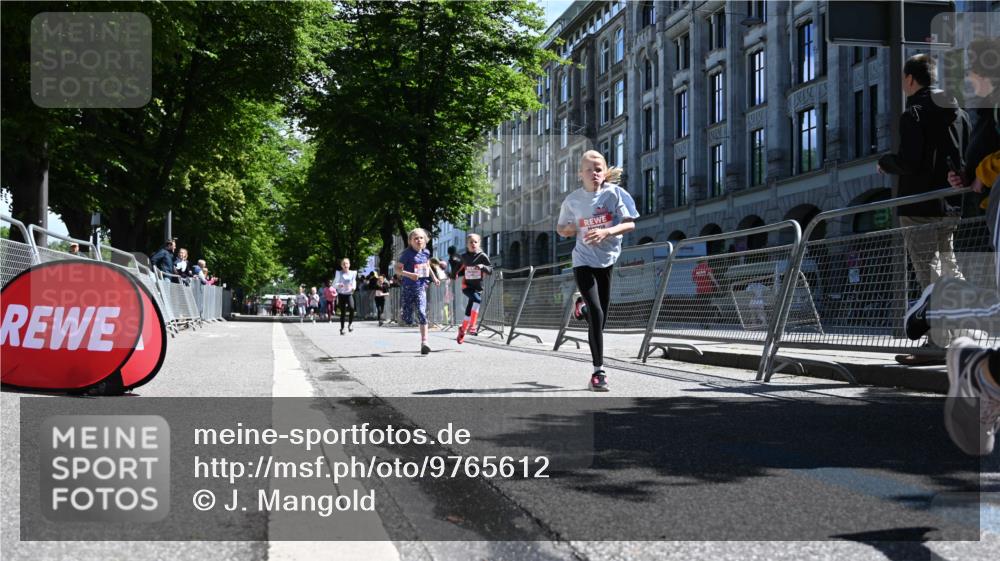 14.06.2026 - REWE Women's Run J. Mangold http://msf.ph/oto/9765612 14.06.2026 11:36:38 Ziel 136, 168, 193, 251, 354, 359, 363, 367 meine-sportfotos.de