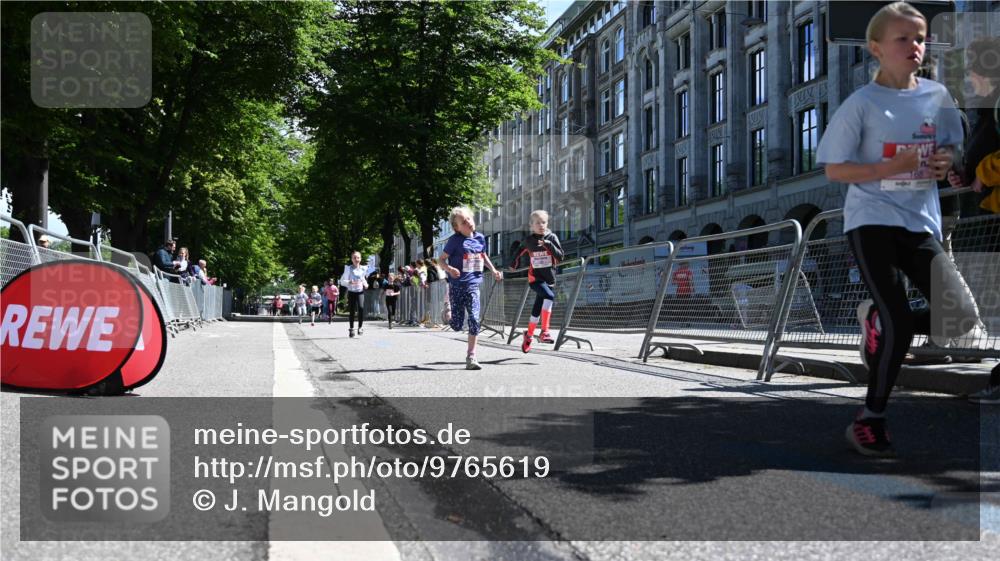 14.06.2026 - REWE Women's Run J. Mangold http://msf.ph/oto/9765619 14.06.2026 11:36:39 Ziel 136, 168, 193, 235, 251, 354, 359, 363 meine-sportfotos.de
