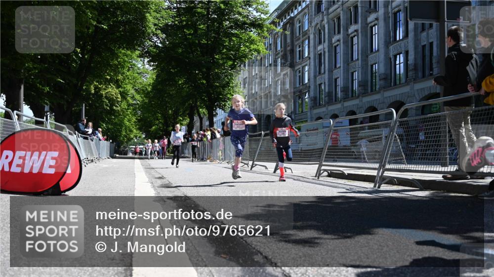 14.06.2026 - REWE Women's Run J. Mangold http://msf.ph/oto/9765621 14.06.2026 11:36:39 Ziel 136, 168, 193, 235, 251, 354, 359, 363 meine-sportfotos.de