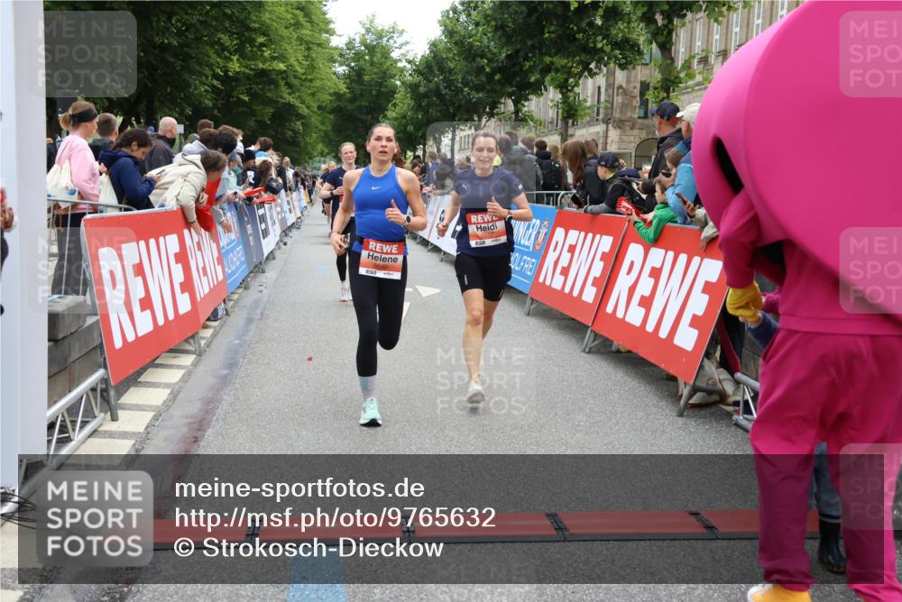 14.06.2026 - REWE Women's Run Strokosch-Dieckow http://msf.ph/oto/9765632 14.06.2026 10:57:09 Ziel 5021, 5074, 5209, 5218, 5552, 5640, 5804, 5964 meine-sportfotos.de
