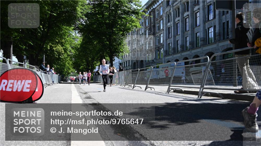 14.06.2026 - REWE Women's Run J. Mangold http://msf.ph/oto/9765647 14.06.2026 11:36:41 Ziel 116, 136, 149, 168, 235, 251, 313, 354, 359, 363 meine-sportfotos.de
