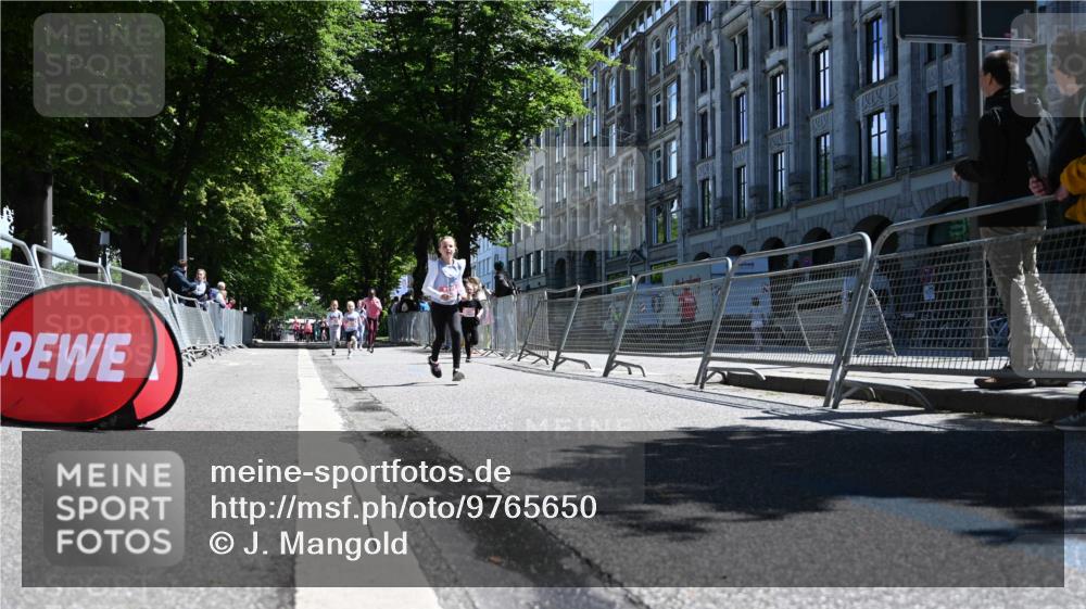 14.06.2026 - REWE Women's Run J. Mangold http://msf.ph/oto/9765650 14.06.2026 11:36:41 Ziel 116, 136, 149, 168, 235, 251, 313, 354, 359, 363 meine-sportfotos.de