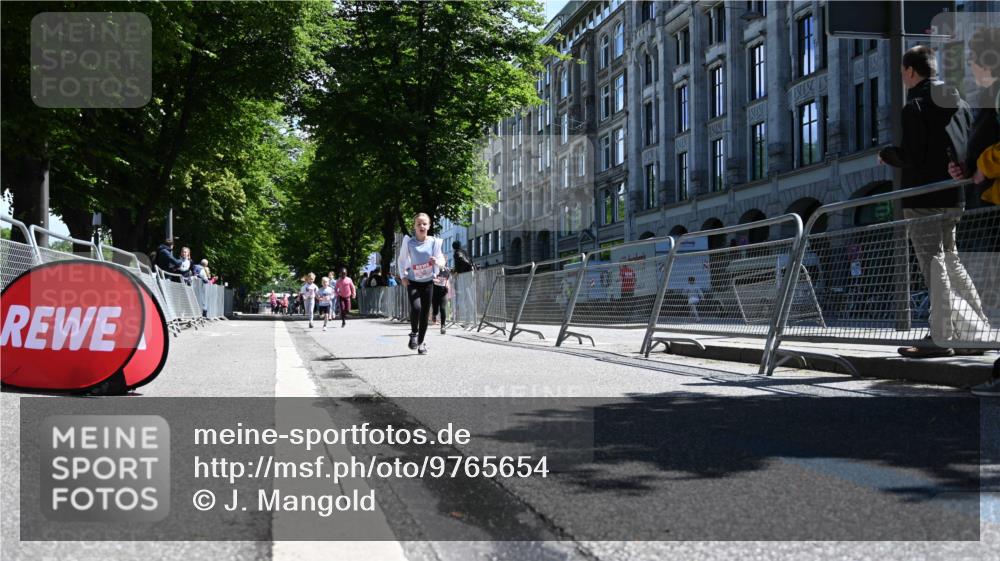 14.06.2026 - REWE Women's Run J. Mangold http://msf.ph/oto/9765654 14.06.2026 11:36:41 Ziel 116, 136, 149, 168, 235, 251, 313, 354, 359, 363 meine-sportfotos.de