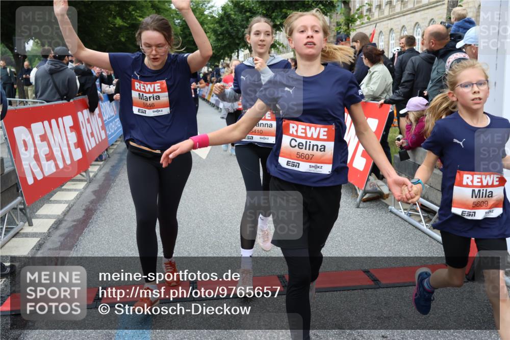 14.06.2026 - REWE Women's Run Strokosch-Dieckow http://msf.ph/oto/9765657 14.06.2026 11:02:09 Ziel 5092, 5121, 5141, 5160, 5170, 5194, 5343, 5398, 5410, 5456, 5518, 5520, 5546, 5586, 5607, 5609, 5610, 5641, 5659, 5853, 5865, 5917, 5992 meine-sportfotos.de