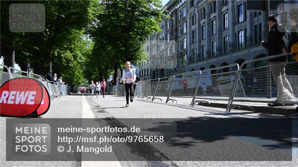 14.06.2026 - REWE Women's Run J. Mangold http://msf.ph/oto/9765658 14.06.2026 11:36:42 Ziel 116, 136, 149, 168, 235, 251, 313, 359, 363 meine-sportfotos.de