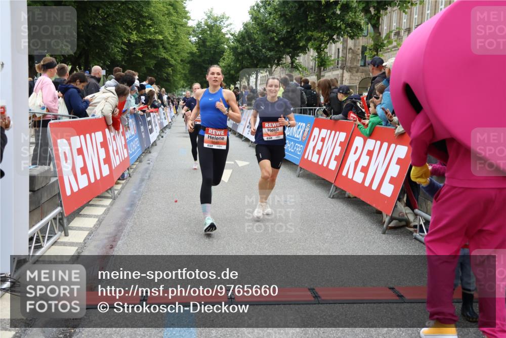 14.06.2026 - REWE Women's Run Strokosch-Dieckow http://msf.ph/oto/9765660 14.06.2026 10:57:09 Ziel 5021, 5074, 5209, 5218, 5552, 5640, 5804, 5964 meine-sportfotos.de