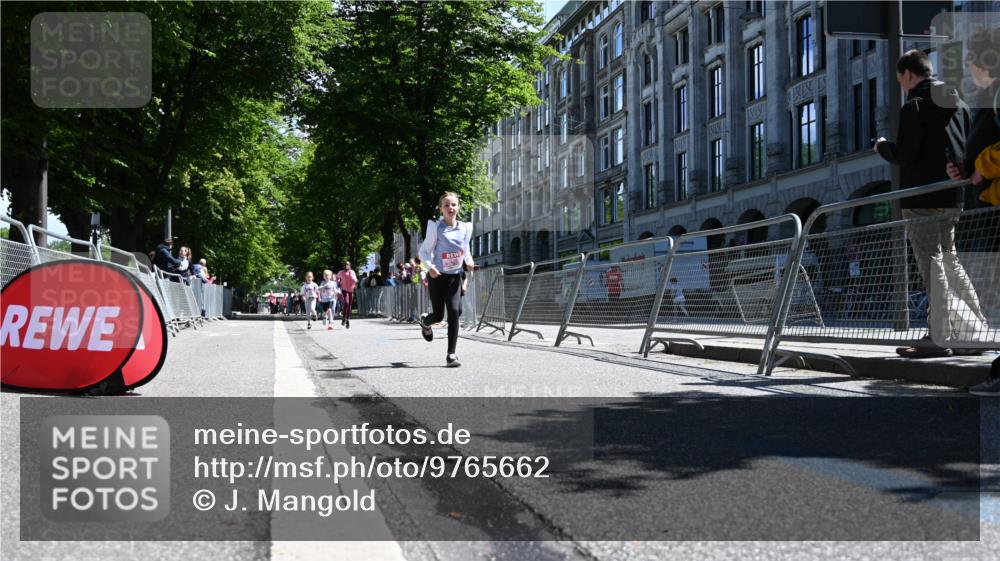 14.06.2026 - REWE Women's Run J. Mangold http://msf.ph/oto/9765662 14.06.2026 11:36:42 Ziel 116, 136, 149, 168, 235, 251, 313, 359, 363 meine-sportfotos.de