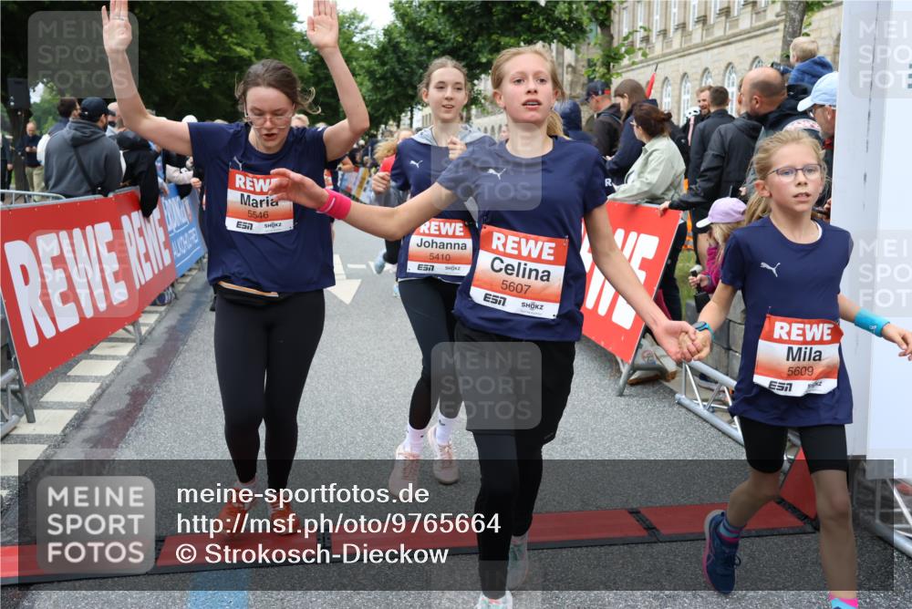 14.06.2026 - REWE Women's Run Strokosch-Dieckow http://msf.ph/oto/9765664 14.06.2026 11:02:09 Ziel 5092, 5121, 5141, 5160, 5170, 5194, 5343, 5398, 5410, 5456, 5518, 5520, 5546, 5586, 5607, 5609, 5610, 5641, 5659, 5853, 5865, 5917, 5992 meine-sportfotos.de