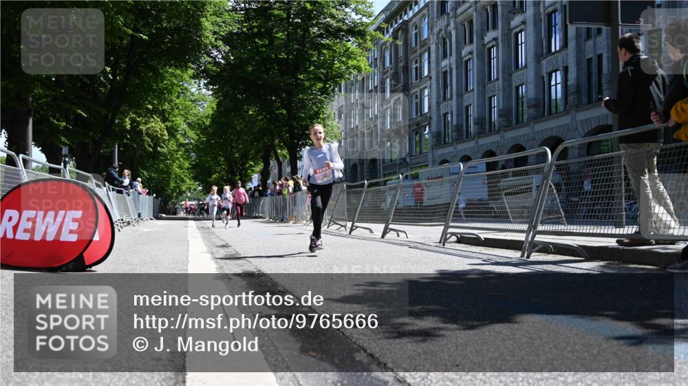 14.06.2026 - REWE Women's Run J. Mangold http://msf.ph/oto/9765666 14.06.2026 11:36:42 Ziel 116, 136, 149, 168, 235, 251, 313, 359, 363 meine-sportfotos.de