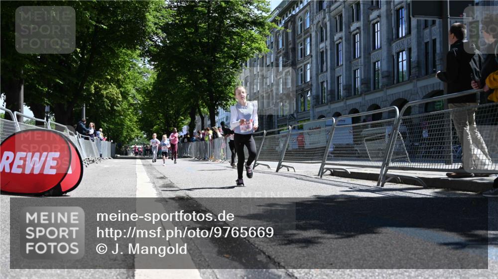14.06.2026 - REWE Women's Run J. Mangold http://msf.ph/oto/9765669 14.06.2026 11:36:42 Ziel 116, 136, 149, 168, 235, 251, 313, 359, 363 meine-sportfotos.de