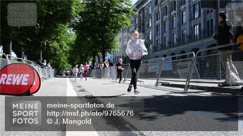 14.06.2026 - REWE Women's Run J. Mangold http://msf.ph/oto/9765676 14.06.2026 11:36:43 Ziel 116, 136, 149, 235, 251, 277, 313, 363 meine-sportfotos.de