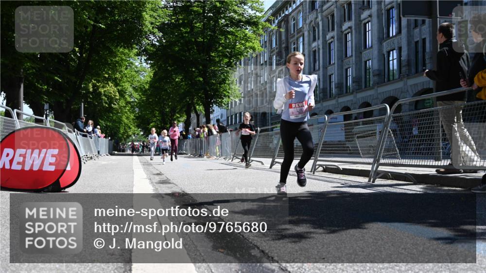 14.06.2026 - REWE Women's Run J. Mangold http://msf.ph/oto/9765680 14.06.2026 11:36:43 Ziel 116, 136, 149, 235, 251, 277, 313, 363 meine-sportfotos.de