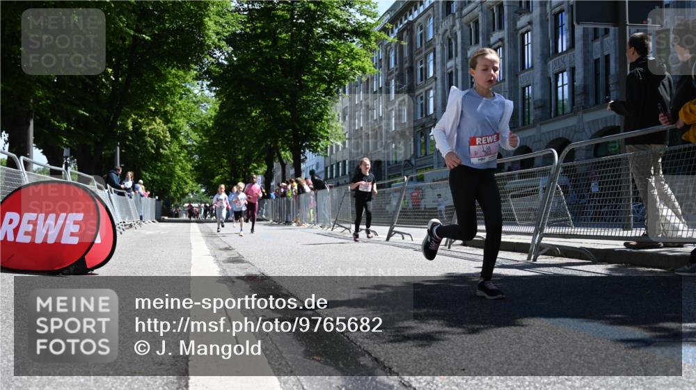 14.06.2026 - REWE Women's Run J. Mangold http://msf.ph/oto/9765682 14.06.2026 11:36:43 Ziel 116, 136, 149, 235, 251, 277, 313, 363 meine-sportfotos.de