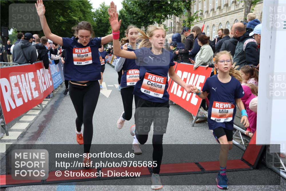 14.06.2026 - REWE Women's Run Strokosch-Dieckow http://msf.ph/oto/9765685 14.06.2026 11:02:09 Ziel 5092, 5121, 5141, 5160, 5170, 5194, 5343, 5398, 5410, 5456, 5518, 5520, 5546, 5586, 5607, 5609, 5610, 5641, 5659, 5853, 5865, 5917, 5992 meine-sportfotos.de