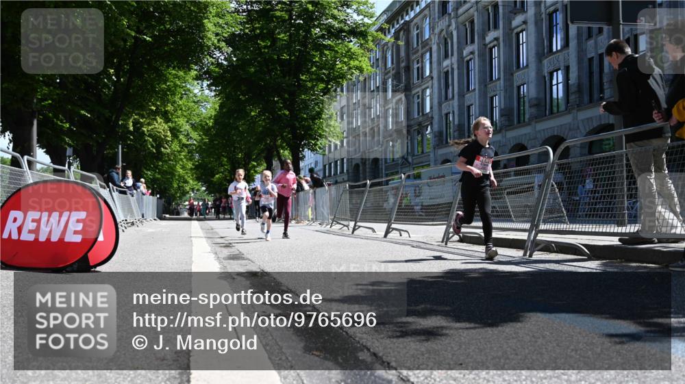 14.06.2026 - REWE Women's Run J. Mangold http://msf.ph/oto/9765696 14.06.2026 11:36:44 Ziel 116, 136, 149, 235, 251, 277, 313, 355, 363 meine-sportfotos.de