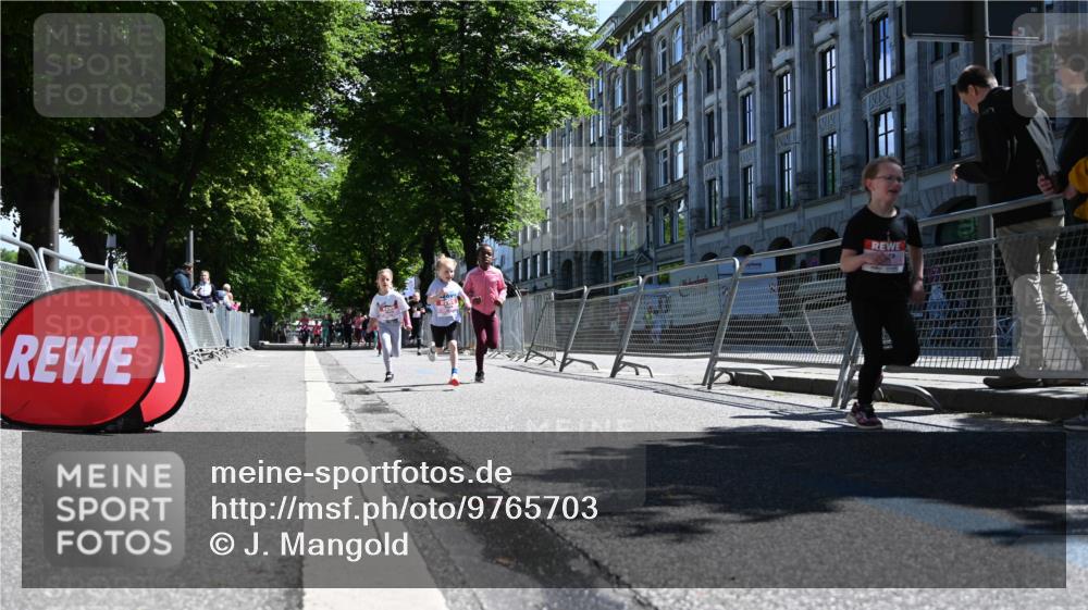 14.06.2026 - REWE Women's Run J. Mangold http://msf.ph/oto/9765703 14.06.2026 11:36:45 Ziel 116, 149, 235, 277, 278, 313, 355, 363 meine-sportfotos.de